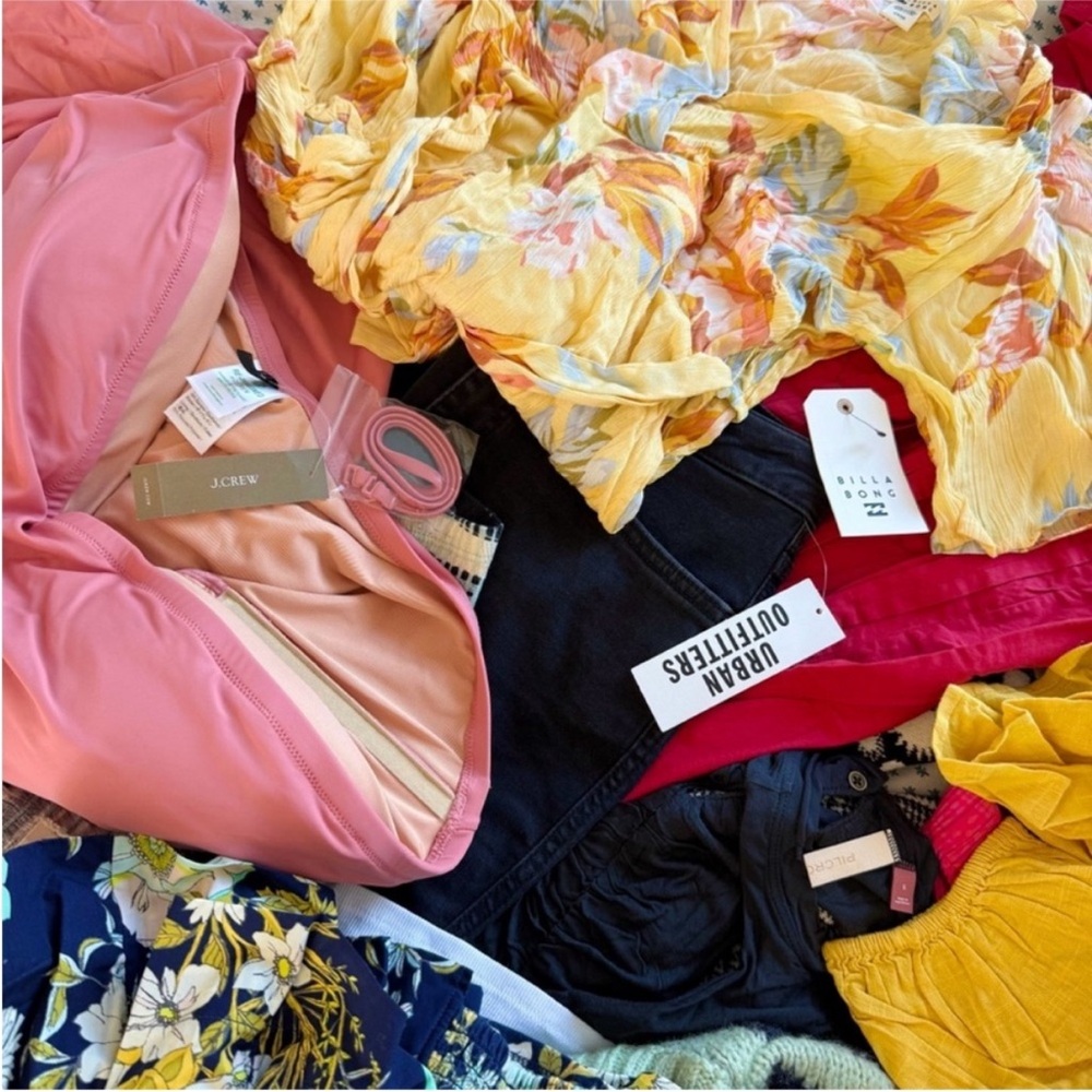 6 Piece New With Tags Mystery Box Billabong Urban Outfitters J Crew Madewell NWT - Picture 8 of 13